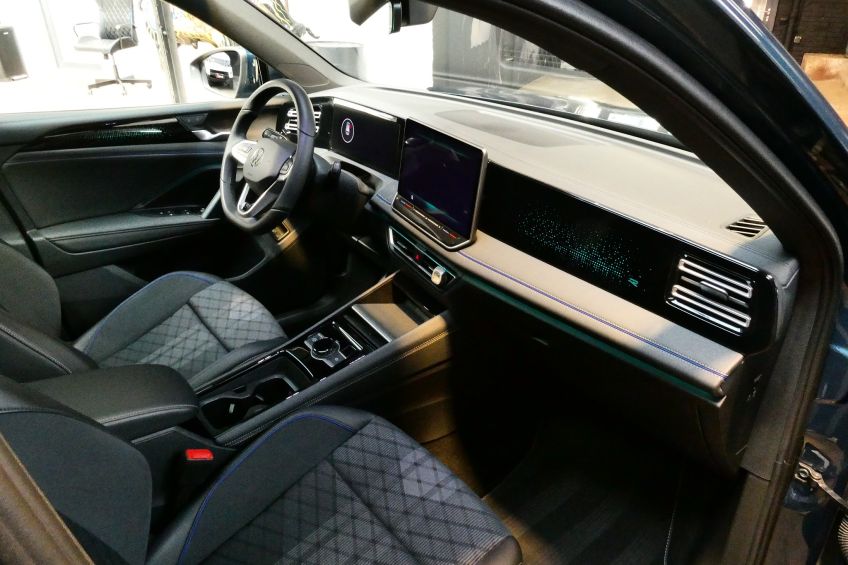 VOLKSWAGEN TIGUAN III 1.5 eTSI HYBRIDE 204 DSG7 R LINE 